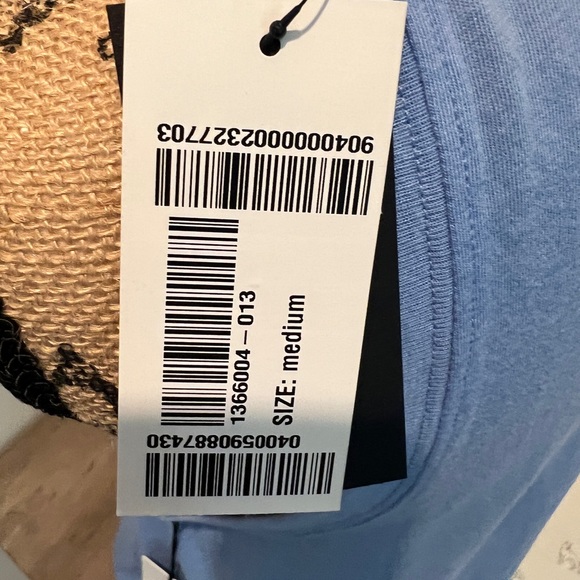 Alo Yoga - Pretty Blue T - Size M - Picture 6 of 7